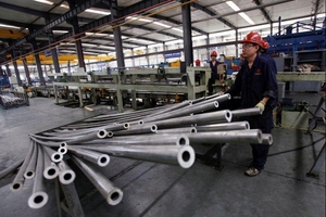 Giá kim loại hôm nay (15/3): Giá nhôm chạm đáy 3 tháng do lo ngại sản lượng của Trung Quốc tăng vọt