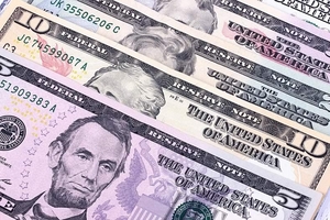 Tỷ giá USD hôm nay (16/3) giảm, giá vàng hưởng lợi từ căng thẳng leo thang giữa Anh và Nga