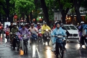 Dự báo thời tiết hôm nay 17/3: Mưa dông, tố lốc rải rác khắp 3 miền