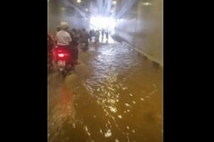 Điều hành dự án nói gì vụ hầm chui 120 tỷ ngập nước lênh láng dù trời nắng chói chang