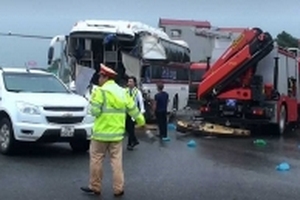 Tranh cãi vụ xe cứu hỏa đi ngược chiều cao tốc