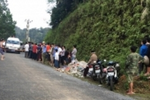 Hà Giang: Bé 9 tháng tuổi cùng bố mẹ tử vong trong xe ô tô mercedes