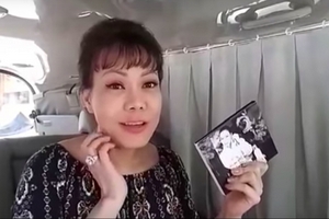 Cười khoái chí vì xin được album Mỹ Tâm, Việt Hương mắng Trấn Thành xơi xơi vì tội giấu đĩa nghe một mình
