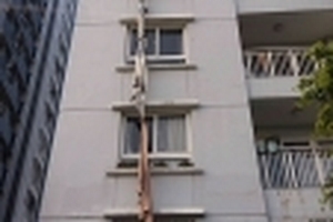 Cháy chung cư ở Sài Gòn: Một nạn nhân tử vong do nhảy lầu