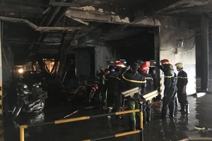 Vụ cháy chung cư Carina Plaza: Ai đền bù hàng trăm ô tô, xe máy bị thiêu rụi?