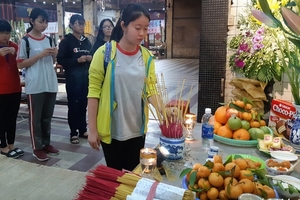 Đau lòng nhận nhầm thi thể nạn nhân vụ cháy chung cư Carina