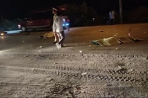 Hai thanh niên không đội mũ bảo hiểm, chạy 'xé gió' đâm trực diện xe khách, tử vong tại chỗ