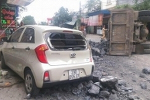 Có nên tặng bằng khen cho tài xế bẻ lái cứu mạng 2 nữ sinh?