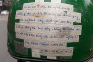 Tài xế dễ thương mong khách 'đừng đánh giá sao thấp' để có tiền ăn học