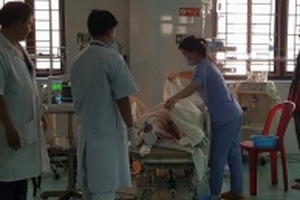 Đưa bệnh nhân chuyển viện, xe cấp cứu gặp tai nạn liên hoàn, 6 người thương vong