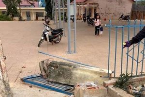 Đắk Nông: Trụ cổng trường tiểu học đổ sập, một học sinh tử vong
