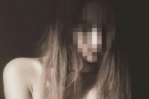 Vụ người mẫu ảnh nude tố họa sĩ hiếp dâm: Không khởi tố vụ án