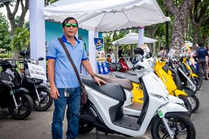 Sở hữu 2 xe máy VinFast, khách hàng tại TP.HCM khẳng định: Vẫn muốn mua thêm vì lái thích và quá tiết kiệm