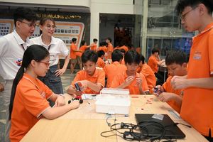 Khởi động tham dự Cuộc thi Samsung Solve for Tomorrow 2025 ở miền Trung
