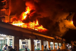 Cháy nhà hàng bia Hải Xồm, thực khách bỏ chạy tán loạn