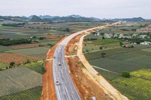 Đẩy nhanh tiến độ dự án cao tốc Bắc - Nam đi qua địa phận Hà Tĩnh và Quảng Bình