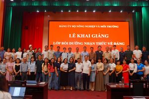 Bồi dưỡng nhận thức về Đảng cho 183 học viên của Bộ Nông nghiệp & Môi trường