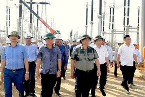 Nghệ An: Thủ tướng Chính phủ động viên công nhân thi công đường dây 500kV