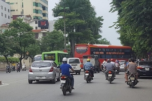 Xe khách chạy sai luồng tuyến ở Hà Nội: Cơ quan chức năng nói gì?