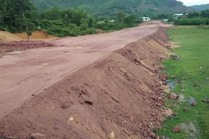 UBND huyện Nông Sơn: "Sáng kiến" tận thu hàng chục nghìn m3 đất san lấp công trình