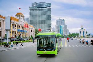 Người dân và du khách Nha Trang hào hứng trải nghiệm buýt điện VinBus