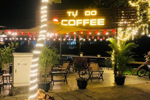 Tự Do Coffee: Góc cà phê chậm giữa Hà Nội hối hả