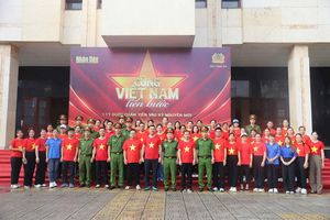 Quảng Ninh rực rỡ sắc đỏ trong chương trình “Cùng Việt Nam tiến bước”