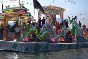 50 tàu thuyền diễu hành trên sông mừng Đại lễ Phật giáo Hòa Hảo