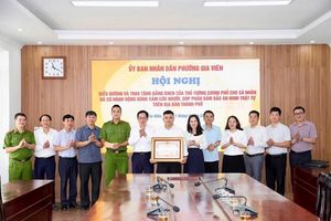 Trao Bằng khen của Thủ tướng Chính phủ cho “người hùng” Phạm Thế Huy Hoàng