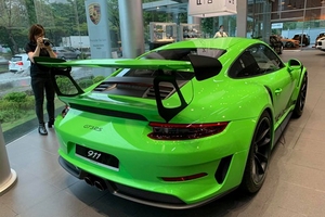 Porsche 911 GT3 RS chính hãng có giá 16 tỉ đồng tại Việt Nam