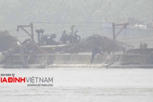 Khai thác cát ngày đêm ở Hà Nam - Thái Bình: Dân khóc than, chính quyền không xử lý nổi?