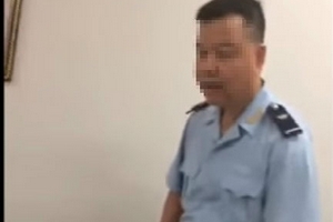Nam nhân viên hải quan sân bay Nội Bài nghi 'làm luật' 120 USD cho 3 chiếc iPhone