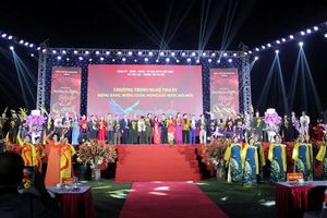 Hòa Lạc cất cánh cùng đất nước