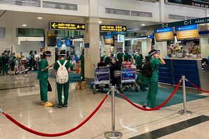 Vietnam Airlines chở gần 1.000 y bác sỹ, sinh viên y tế về Hà Nội