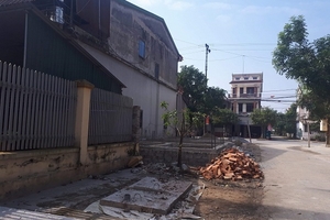 Nhà xây lấn đường ở thị xã Hồng Lĩnh: Yêu cầu dừng thi công