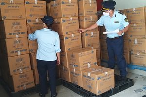 Bình Dương: Thu giữ 13.200 khăn giấy có dấu hiệu giả mạo nhãn hiệu Vietnam Airlines