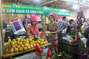 Người dân thủ đô trải nghiệm nét văn hóa vùng miền tại Hội chợ Đặc sản vùng miền Việt Nam 2019