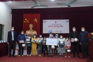 Chiến dịch tình nguyện Mùa đông ấm tặng quà học sinh tại Sóc Sơn