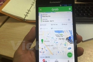 Số phận của Grab, FastGo ra sao sau khi dừng thí điểm xe công nghệ?