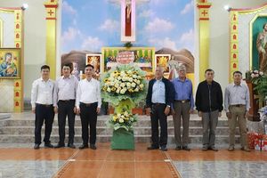 Lãnh đạo xã Xuân Lãng thăm, chúc mừng các cơ sở tôn giáo nhân dịp Lễ Giáng sinh