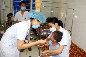 Hà Tĩnh: Người già, trẻ nhỏ nhập viện tăng cao do nắng nóng kéo dài