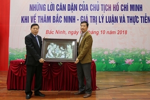 Nghệ nhân Nguyễn Đình Vinh: Thành công từ nghệ thuật khảm trai