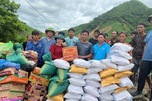 Nghĩa tình Việt Lào trong cơn lũ dữ