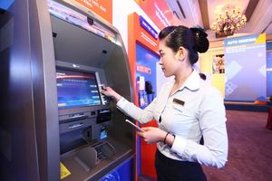 NHNN yêu cầu giảm phí giao dịch trên ATM, POS, chuyển khoản liên ngân hàng từ 1/8