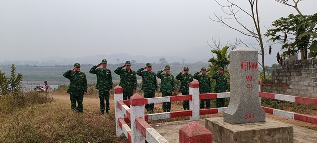Cán bộ, chiến sĩ Đồn Biên phòng Bát Xát tổ chức tuần tra, kiểm soát đảm bảo trật tự đường biên, an ninh biên giới khu vực quản lý.