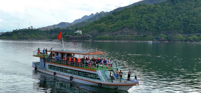 Du lịch huyện Quỳnh Nhai đã và đang phát triển từng ngày.