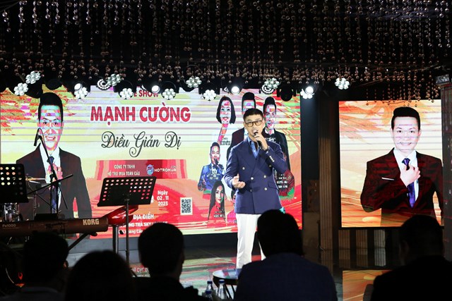 Ca sĩ Nguyễn Đình Tuấn Dũng (tài tử nhạc Trịnh) thể hiện đầy cảm xúc lắng đọng với 2 ca khúc 
