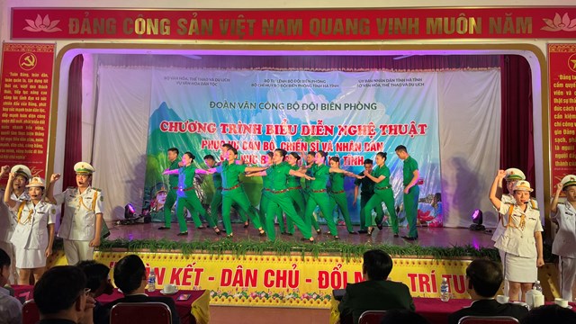 Chương trình biểu diễn nghệ thuật phục vụ cán bộ, chiến sĩ và nhân dân khu vực biên giới tỉnh Hà Tĩnh 