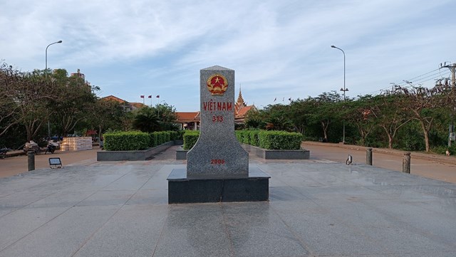 Cột mốc số 313 của Việt Nam.