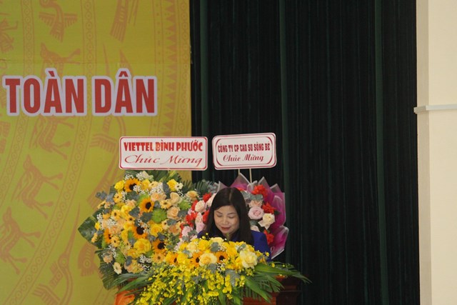 Đồng chí Lê Thị Anh Tuyết - Phó Chủ tịch UBND huyện Lộc Ninh phát biểu tại Hội nghị